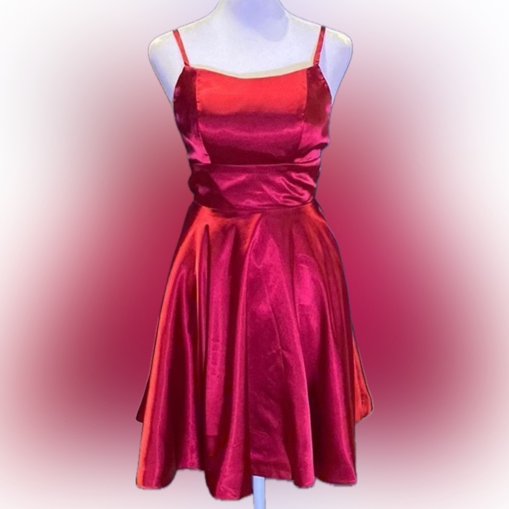 Women’s homecoming/party dress